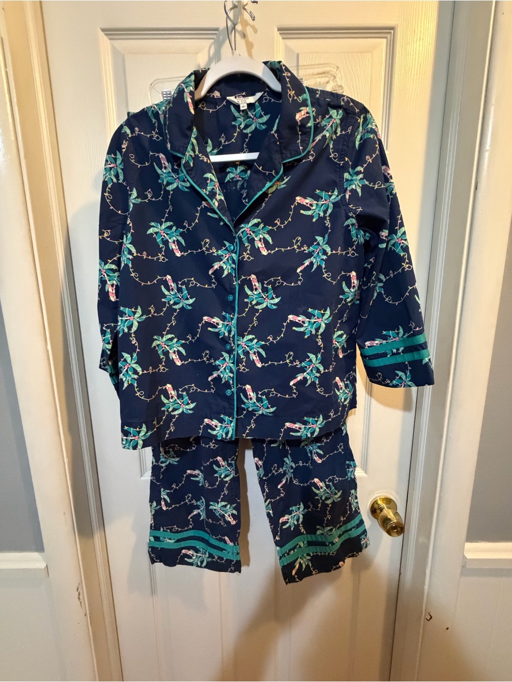 Crown & Ivy Intimates Women’s Pajama Set S Navy Christmas print top/bottoms